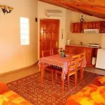 Apartament Caretta *