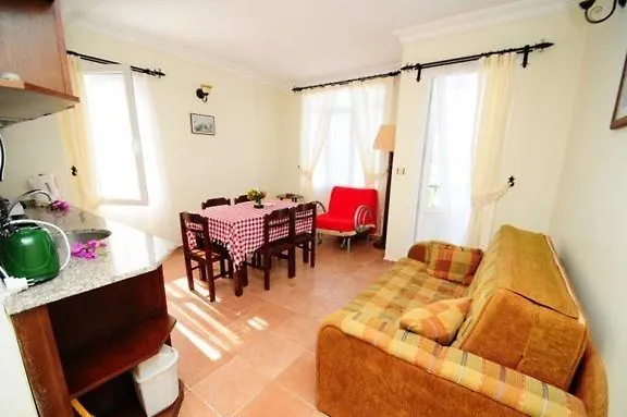 Apartament Caretta *